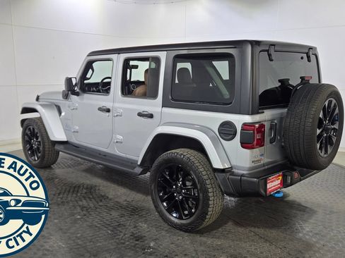 Used 2023 Jeep Wrangler Unlimited Sahara w/ Cold Weather Group AWD/4WD image 5