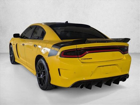 Used 2017 Dodge Charger R/T image 7