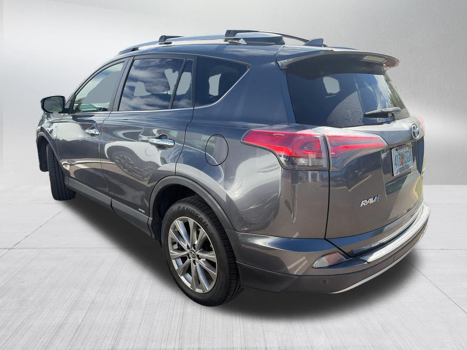 Used 2018 Toyota RAV4 Limited w/ Advanced Technology Package AWD/4WD image 4