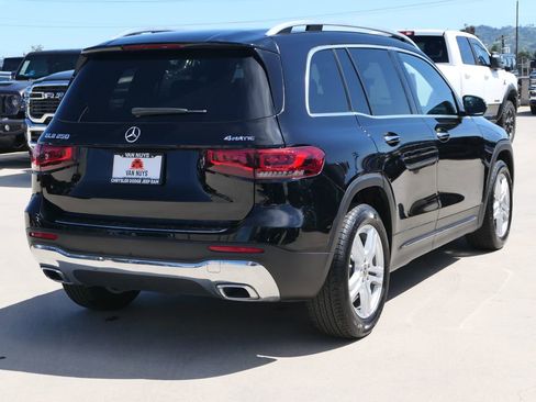 Used 2023 Mercedes-Benz GLB 250 4MATIC image 3