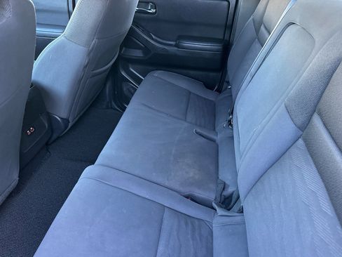 Used 2023 Nissan Frontier SV image 9