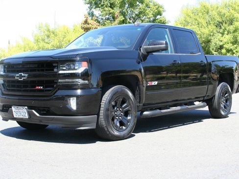 Used 2017 Chevrolet Silverado 1500 LTZ Z71 w/ LTZ Plus Package AWD/4WD image 8