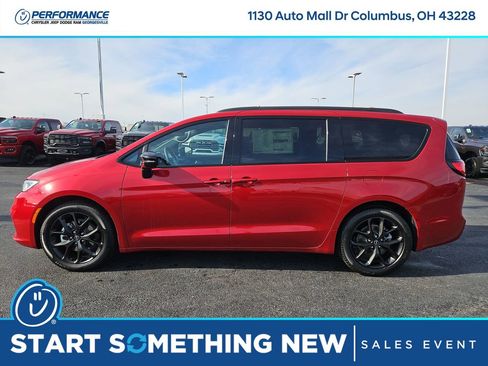 New 2026 Chrysler Pacifica Select image 4