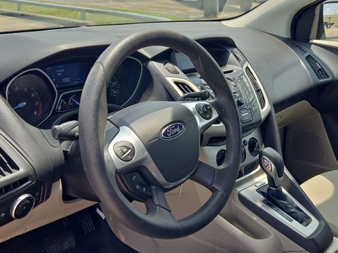 Used 2014 Ford Focus SE FWD image 14