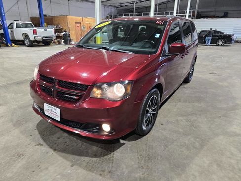 Used 2019 Dodge Grand Caravan GT image 3