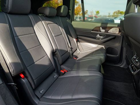 Used 2025 Mercedes-Benz GLS 450 4MATIC image 32
