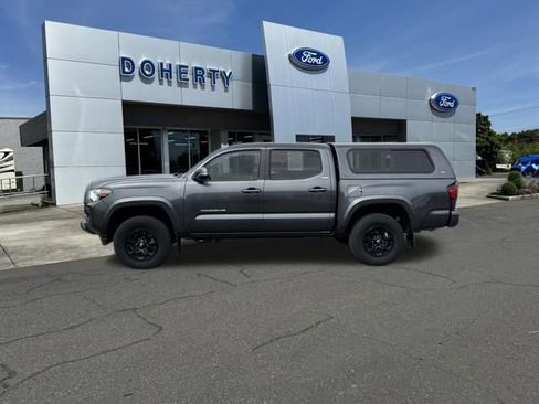 Used 2022 Toyota Tacoma SR5 AWD/4WD image 5