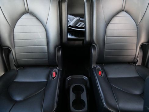 Used 2021 Toyota Highlander XLE image 13