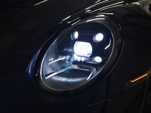 Certified 2021 Porsche 911 Carrera image 11