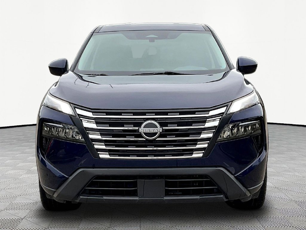 Used 2024 Nissan Rogue SV AWD/4WD image 2