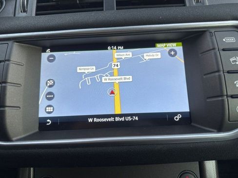 Used 2018 Land Rover Range Rover Evoque SE Premium image 25