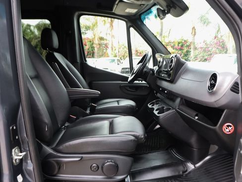 Used 2024 Mercedes-Benz Sprinter 2500 image 36