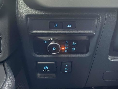 Used 2023 Ford Expedition XLT image 18