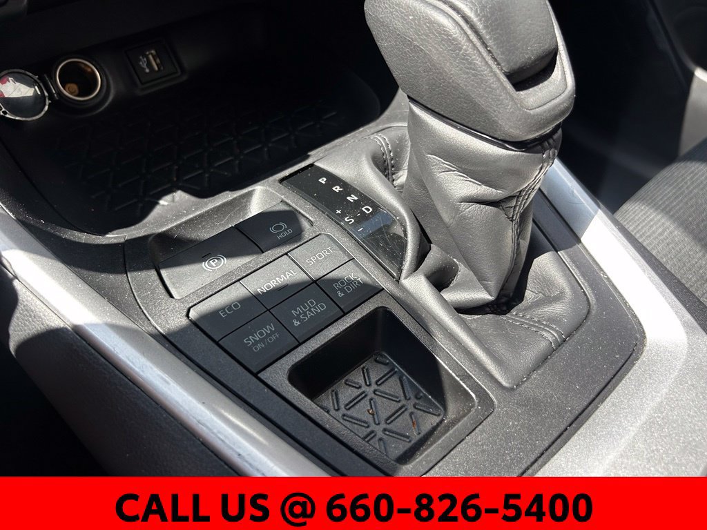 Used 2025 Toyota RAV4 LE AWD/4WD image 17
