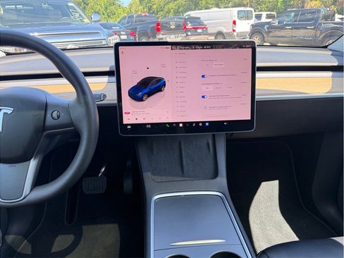 Used 2022 Tesla Model Y Long Range AWD/4WD image 11
