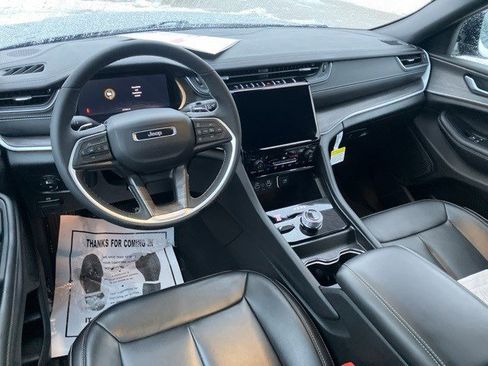 Certified 2024 Jeep Grand Cherokee Limited w/ Black Appearance Package image 20