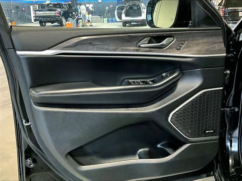 Used 2021 Jeep Grand Cherokee L Limited w/ Luxury Tech Group II image 9