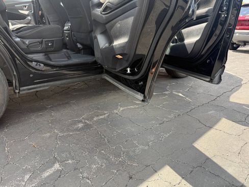 Used 2019 Subaru Ascent Premium w/ Popular Package #2 AWD/4WD image 9