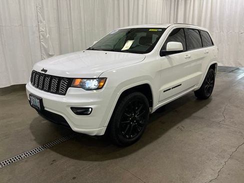Used 2019 Jeep Grand Cherokee Altitude AWD/4WD image 8
