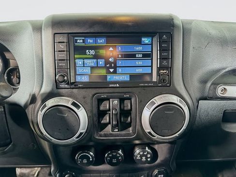 Used 2015 Jeep Wrangler Unlimited Sahara w/ Connectivity Group image 22