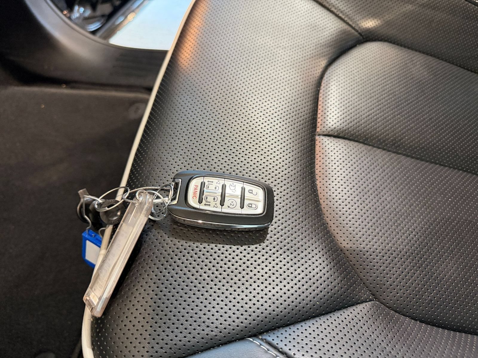 Used 2025 Chrysler Pacifica Limited FWD image 21