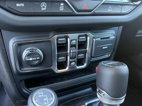 New 2025 Jeep Gladiator Sport w/ Premium Package image 22