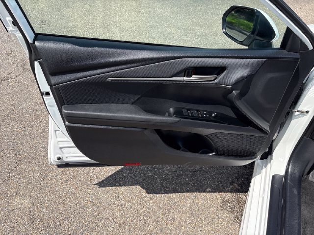 Used 2025 Toyota Camry SE FWD image 7