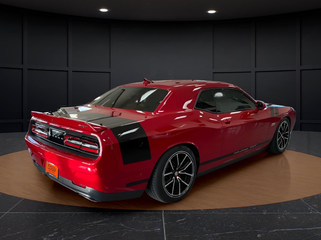 Used 2015 Dodge Challenger SRT RWD image 5