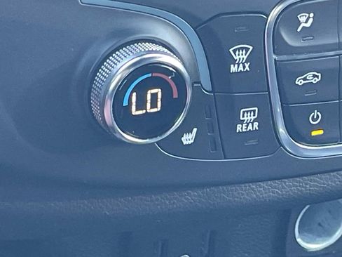 Used 2022 Chevrolet Traverse LT image 24