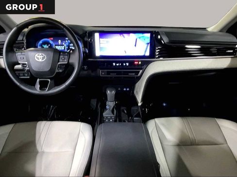 Used 2025 Toyota Camry XLE AWD/4WD image 16