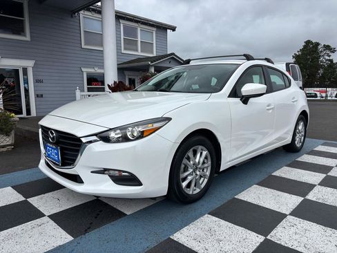 Used 2017 MAZDA MAZDA3 Sport FWD image 2
