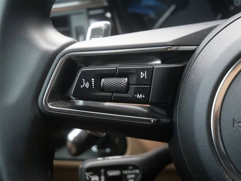 Certified 2024 Porsche Macan image 23