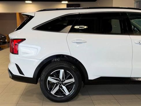 Used 2021 Kia Sorento S w/ Panoramic Sunroof Package FWD image 17