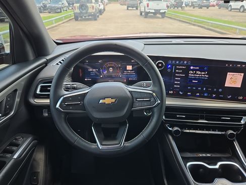 Used 2026 Chevrolet Traverse LT w/ Driver Confidence Package FWD image 29