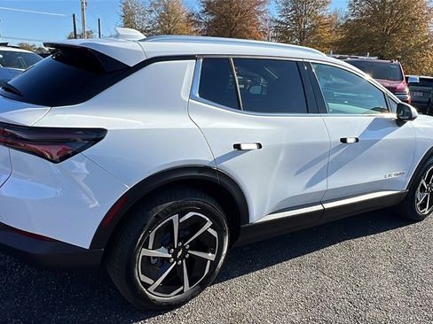 New 2026 Chevrolet Equinox EV LT image 5