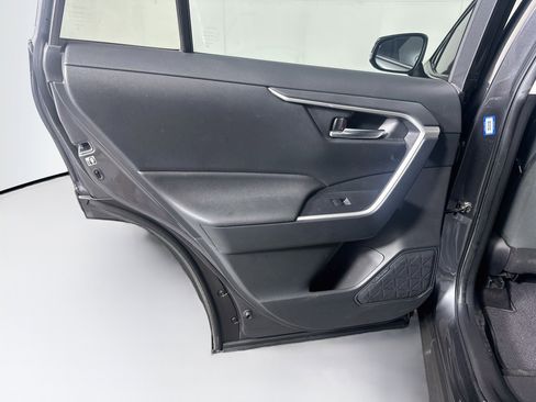 Used 2020 Toyota RAV4 XLE w/ Convenience Package FWD image 27