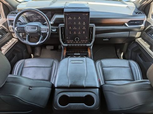 Used 2025 GMC Yukon Denali AWD/4WD image 11