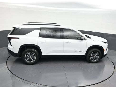 Used 2026 Chevrolet Traverse LT FWD image 21