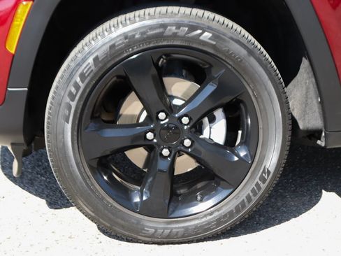 Used 2024 Jeep Grand Cherokee Altitude RWD image 42