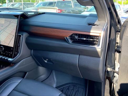 Used 2025 GMC Yukon Denali w/ LPO, Floor Liner Package image 15