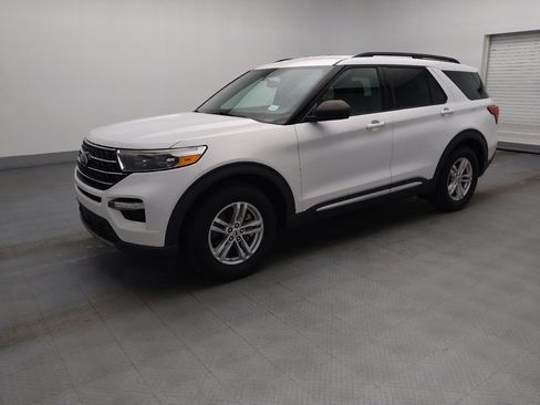 Used 2020 Ford Explorer XLT w/ Equipment Group 202A RWD image 2