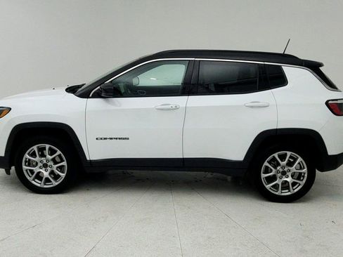 Used 2025 Jeep Compass Limited image 5