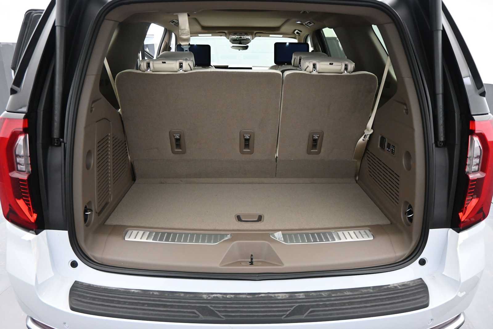 New 2027 GMC Yukon Denali w/ Denali Reserve Package AWD/4WD image 15