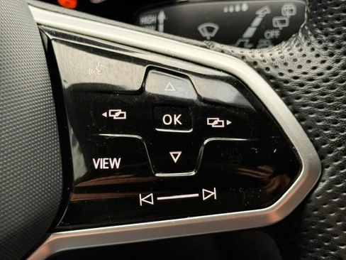 Used 2022 Volkswagen Tiguan SE R-Line FWD image 11