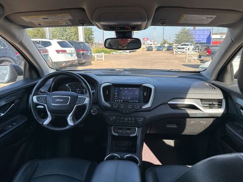 Used 2024 GMC Terrain SLT image 14