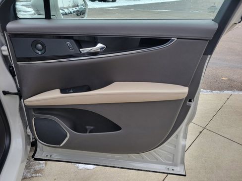 Used 2021 Lincoln Nautilus Reserve image 19