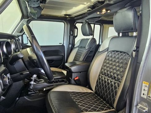 Used 2019 Jeep Wrangler Unlimited Sahara image 14