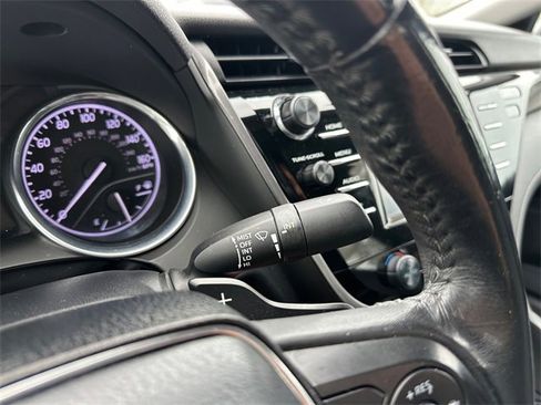 Used 2020 Toyota Camry SE image 25