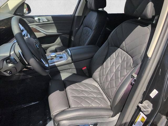Used 2026 BMW X7 xDrive40i w/ Premium Package AWD/4WD image 4