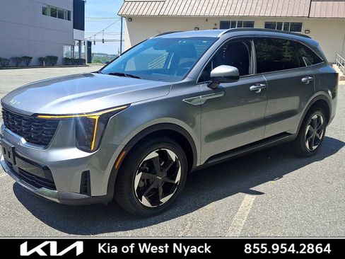 Certified 2026 Kia Sorento EX AWD/4WD image 1